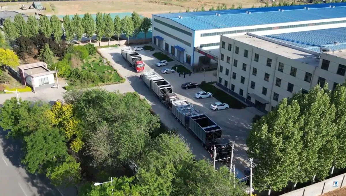 Field Application Display Closed-Circuit Cooling Tower in Operation Field Application Display Closed-Circuit Cooling Tower in Operation